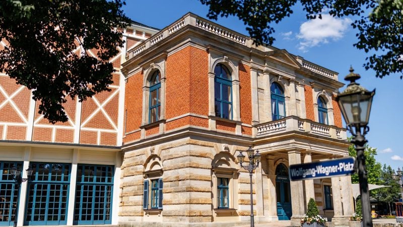 Im Bayreuther Festspielhaus startet wieder das weltberühmte Opernspektakel.