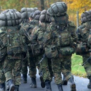 Bundeswehr rekrutiert Tausende Minderjährige