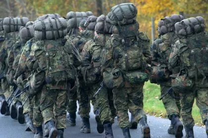 Bundeswehr rekrutiert Tausende Minderjährige