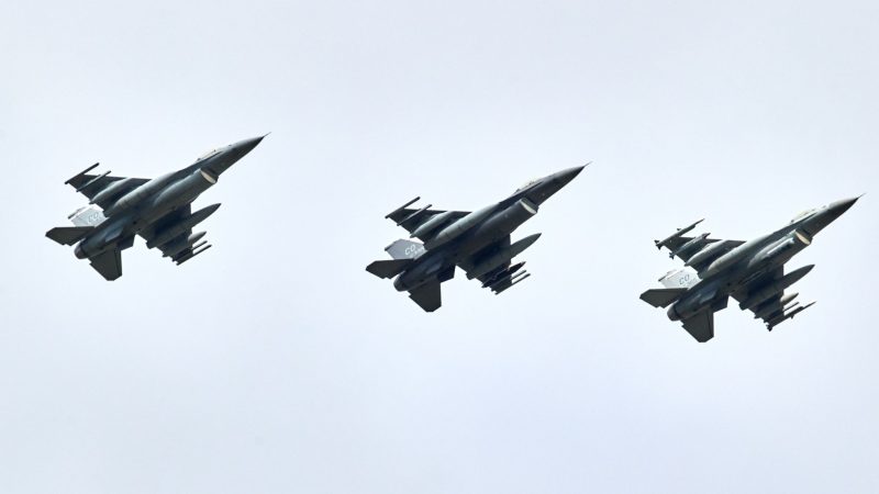 Die Ukraine bekommt von Nato-Mitglieder schon im Sommer F-16-Kampfjets.