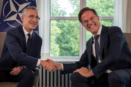 NATO-Gipfel: Zwei Prozent für Rüstung als „Untergrenze“ – Stoltenberg verspricht Konzernen „gute Marktchancen“