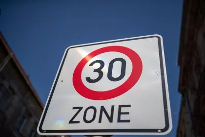 Mehr Spielraum für Kommunen bei Tempo-30-Zonen und Busspuren