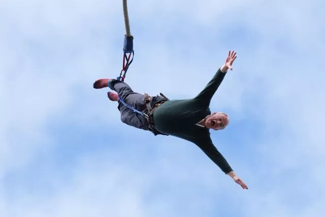 Der Chef der Liberaldemokraten fällt im Wahlkampf mit Stunts auf.
