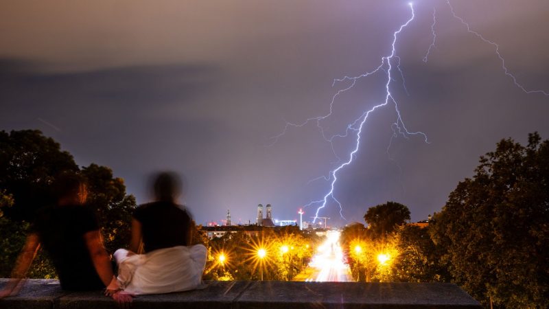 Am meisten blitzt es in Deutschland im August (Archivbild).