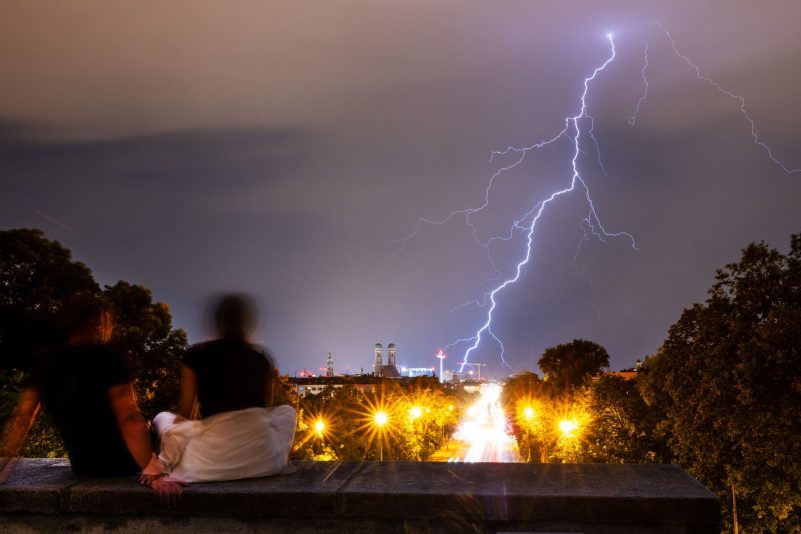 Am meisten blitzt es in Deutschland im August (Archivbild).