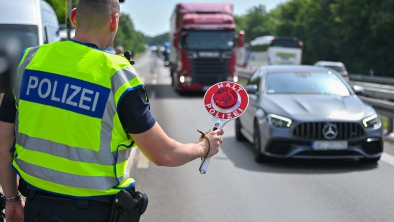 Die Bundespolizei hat im Zuge der umfassenden Grenzkontrollen zur Fußball-EM mehr als 1,6 Millionen Menschen beim Grenzübertritt überprüft.