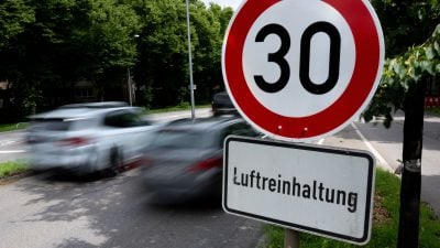 Bundespräsident Frank-Walter Steinmeier hat das neue Klimaschutzgesetz unterschrieben. Damit muss nun Verkehrsminister Volker Wissing (FDP) doch kein Sofortprogramm mit Klimamaßnahmen in seinem Bereich vorlegen.