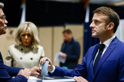 Frankreich-Wahl: Kandidaten müssen bis Dienstag über Rückzug entscheiden