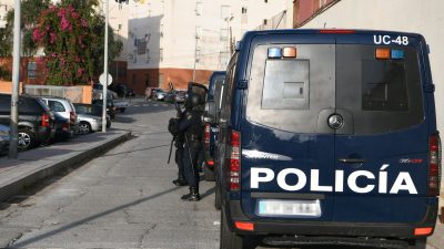 Spanien: Wochenlang an Bett gefesselt – Polizei befreit Frau