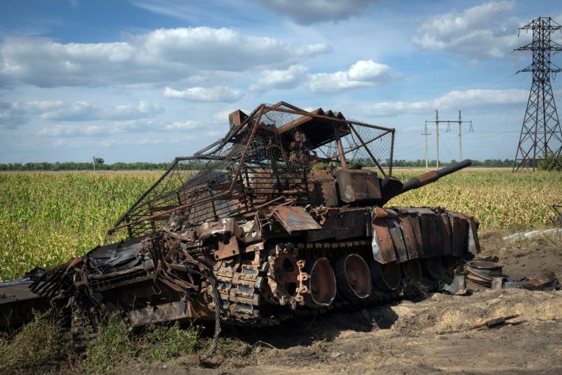 Ein zerstörter russischer Panzer in der Region Kursk (Archivbild).