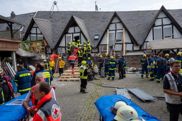 Zahlreiche Rettungskräfte waren am Dienstag und Mittwoch über Stunden im Einsatz.