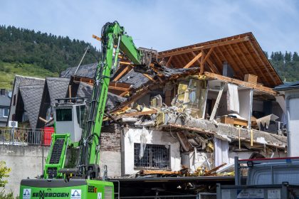 Bei Hotel-Einsturz verletzter Vater auf Intensivstation