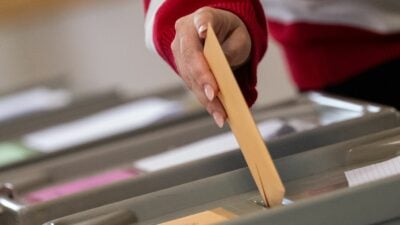 Eine Woche vor den Landtagswahlen in Thüringen und Sachsen sieht eine neue Umfrage des Instituts Insa für die «Bild» die AfD in beiden Ländern vorn. (Symbolbild)