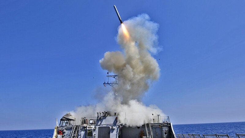 Die US-Navy startet vom USS Barry (DDG 52) einen Tomahawk-Marschflugkörper am 29. März 2011 vom Mittelmeer aus. Foto: U.S. Navy/Handout via Getty Images
