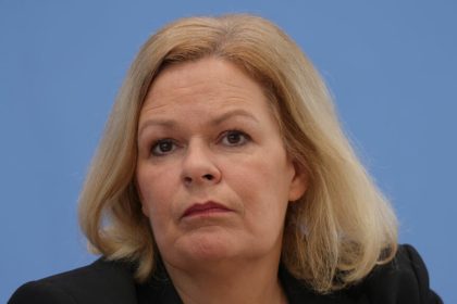 Faeser eröffnet Anlaufstelle für gewaltbetroffene Frauen in Berlin