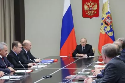 Ukrainische Drohnen nahe Moskau abgeschossen – Chinas Ministerpräsident besucht Putin