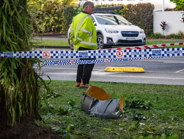 Trümmerteile wurden auch auf die Straße geschleudert.