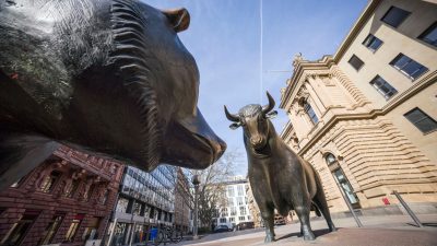 DAX startet im Plus – Anleger bleiben vorsichtig