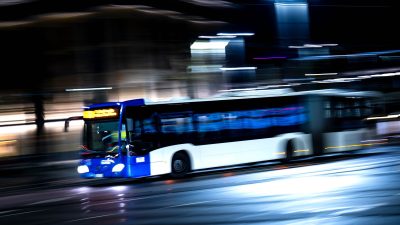 Kein Schmerzensgeld für Sturz bei Busfahrt im Stehen