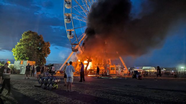 Etwa zwei Dutzend Menschen wurden verletzt.