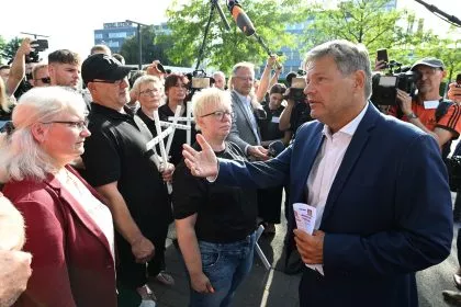 „Superprodukt Made in Germany“: Habeck preist Wärmepumpe – Absatz bricht ein