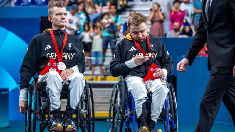 Silber für das Tischtennis-Doppel Thomas Schmidberger (l) und Valentin Baus (r).