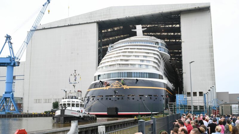 Die Meyer Werft ist für riesige Kreuzfahrtschiffe bekannt - steckt derzeit aber in der schwersten Krise ihrer Geschichte. (Archivbild)