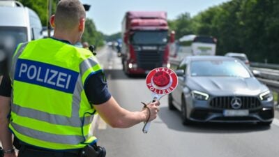 Bei der Begrenzung der irregulären Migration setzt die Union auf Zurückweisungen an der Grenze. (Symbolbild)