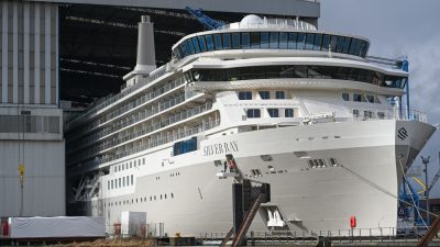 Die Meyer Werft retten: Scholz und Weil zu Besuch in Papenburg