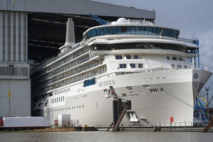 Die Meyer Werft retten: Scholz und Weil zu Besuch in Papenburg