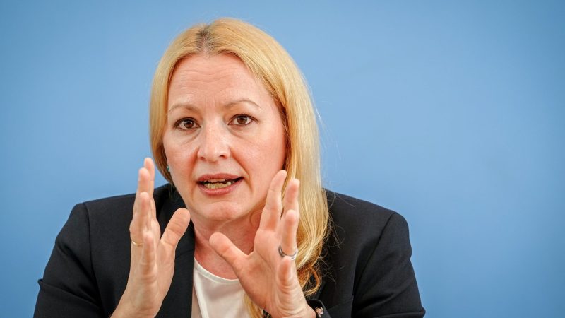 Die Länder fordern Abschluss von neuem Digitalpakt für Schulen, so Saarlands Bildungsministerin Christine Streichert-Clivot (SPD). Foto: Kay Nietfeld/dpa