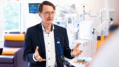 Das RKI gibt Empfehlungen, die politische Verantwortung liegt beim Ministerium, sagt Gesundheitsminister Lauterbach.