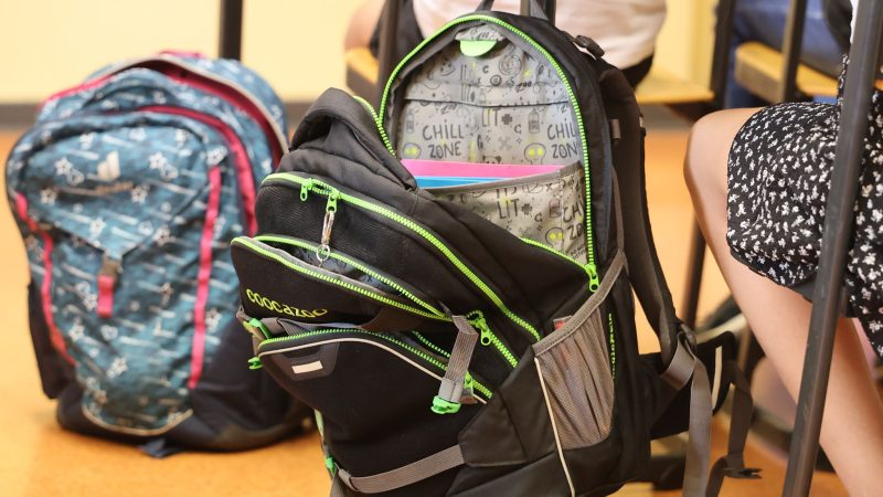 Das Bauchfrei-Verbot an einer Schule in Thüringen ist aufgehoben. (Archivbild)