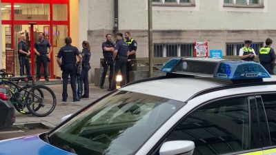 Polizei erschießt Angreiferin, die mit Messer drohte – LKA ermittelt