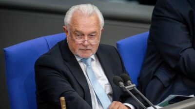 Bundestagsvizepräsident und FDP-Vize Kubicki setzt Gesundheitsminister Lauterbach unter Druck. (Archivbild)