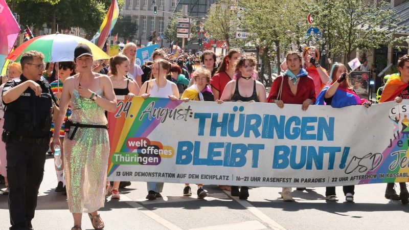 Unter dem Motto «Thüringen bleibt bunt!» gingen viele Menschen beim CSD auf die Straße.