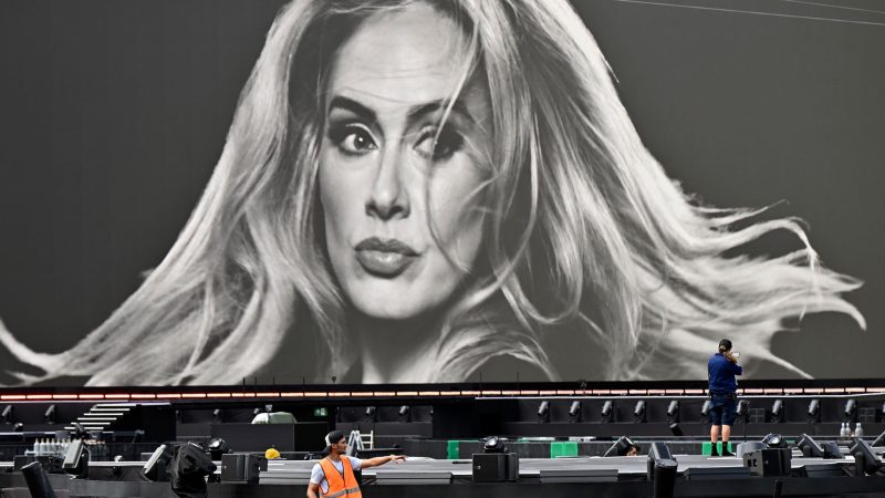 Adele verlobt? Popstar macht Andeutungen auf der Bühne