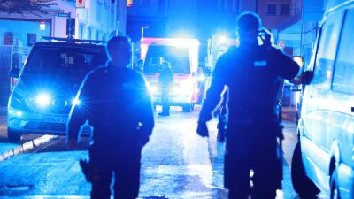 Stadtfest in Solingen: Drei Tote bei Anschlag – Täter flüchtig