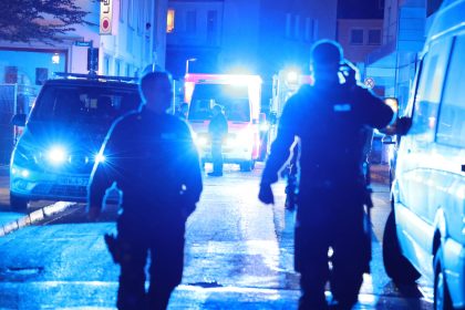 Stadtfest in Solingen: Drei Tote bei Anschlag – Täter flüchtig