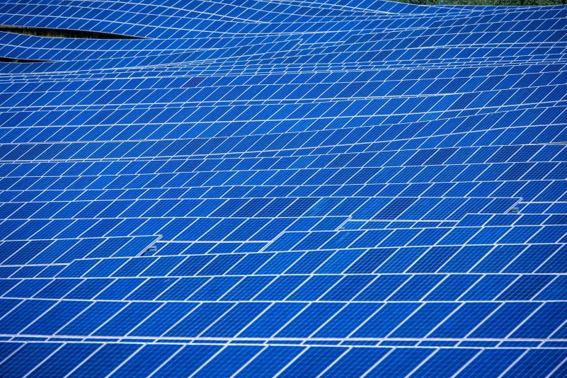 Bei den Modulen abhängig von China, im Inland Probleme mit den Stromnetzen - der Solarboom hat seine Schattenseiten.