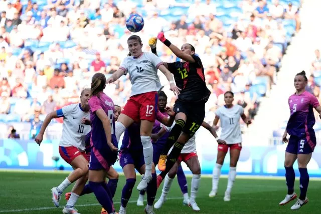 Geballte Offensivkraft gegen DFB-Torhüterin Ann-Katrin Berger