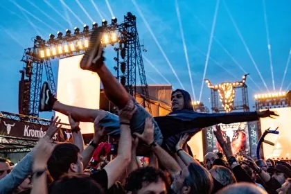 Wacken weitgehend trocken, Nature One mit Schlamm