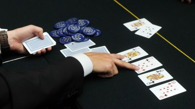 Französische Polizei fasst Casinobetrüger mit Miniohrhörer