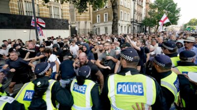 In London eskalierten Proteste von Ultranationalisten.