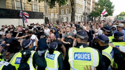 Ausschreitungen in London nach Messerattacke in Southport: Mehr als 100 Festnahmen, 39 Polizisten verletzt