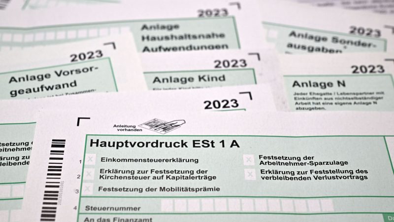 Die Zeit für die Einkommenssteuererklärung für 2023 drängt. (Archivbild)