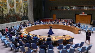 Die UN mahnen Verhandlungen zur Entschärfung in Nahost an. (Archivbild)