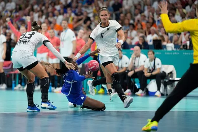 DIe Abwehrleistung der deutschen Handballerinnen stimmte auch gegen Frankreich.