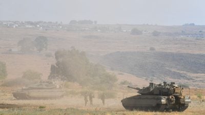 Beschuss geht weiter: ein israelischer Panzer nahe der Grenze zum Libanon. (Symbolbild)