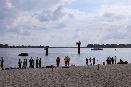Mädchen geht in Elbe unter – stundenlange Suche erfolglos
